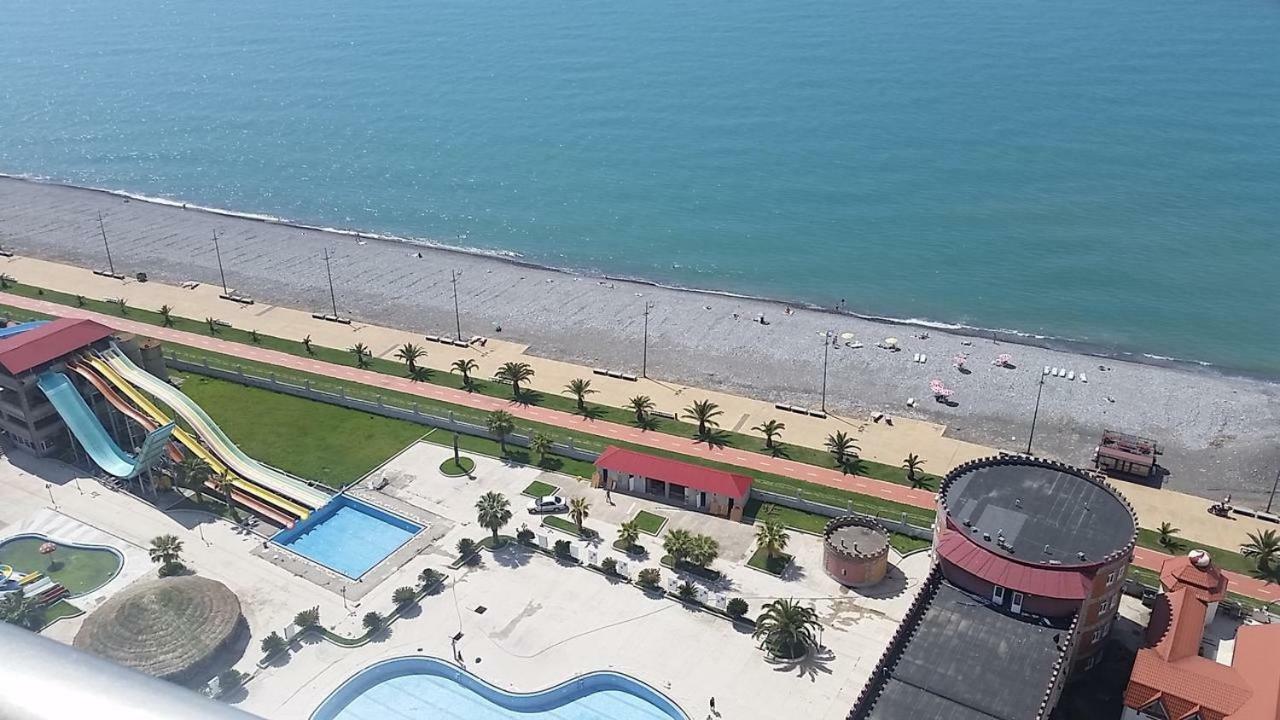 SEA-VIEW Beluga & Dolphin Luxury HOTEL apartments Batumi Bagian luar foto